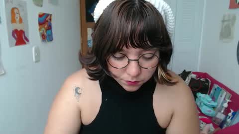 Nana Bela  online show from November 18, 1:23 pm