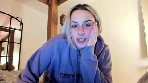 Spacegirl online show from January 7, 8:31 pm