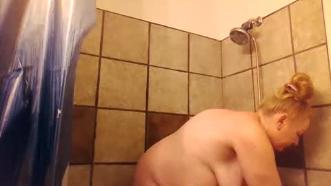 squirtangell online show from November 30, 8:13 pm