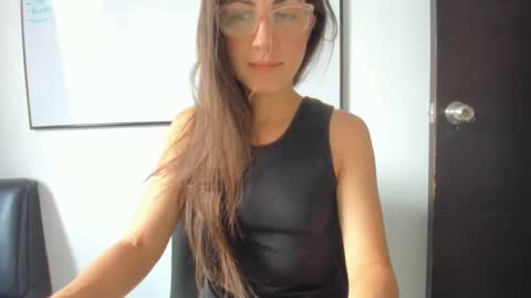 Snapshot of squirttati33 chatting on October 3, 4:34 pm Tati online show from October 3, 4:34 pm