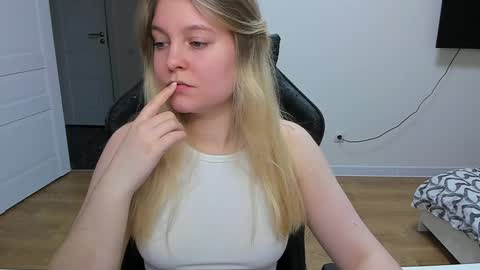 Snapshot of stacy_miraclee chatting on January 21, 4:37 pm Stacy  online show from January 21, 4:37 pm