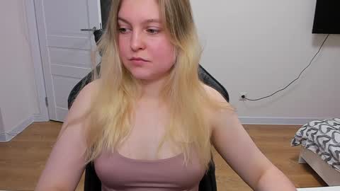 Snapshot of stacy_miraclee chatting on December 17, 6:31 pm Stacy  online show from December 17, 6:31 pm