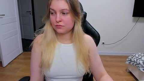 Snapshot of stacy_miraclee chatting on March 11, 8:20 pm Stacy  online show from March 11, 8:20 pm