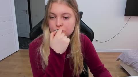 Snapshot of stacy_miraclee chatting on February 22, 11:13 am Stacy  online show from February 22, 11:13 am