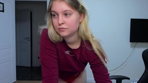 Snapshot of stacy_miraclee chatting on January 26, 4:09 pm Stacy  online show from January 26, 4:09 pm