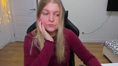 Snapshot of stacy_miraclee chatting on December 14, 3:25 pm Stacy  online show from December 14, 3:25 pm
