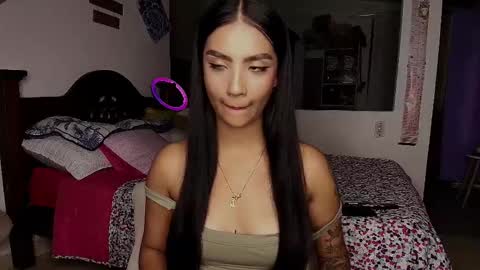 Im MiaIts my first day here  online show from September 18, 12:42 am