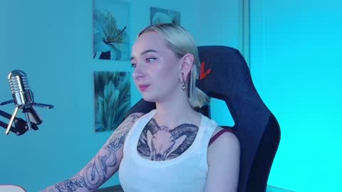 u honny Stephanie online show from December 10, 1:44 pm