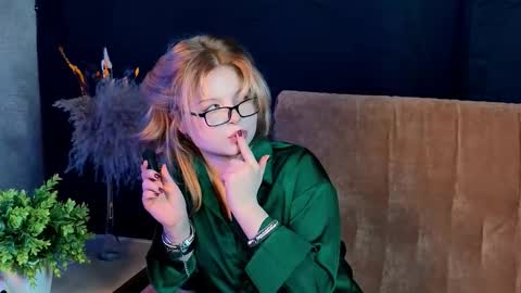 Stella online show from February 9, 8:44 pm