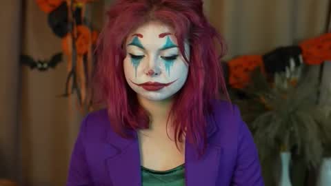 Stella online show from October 31, 11:42 pm