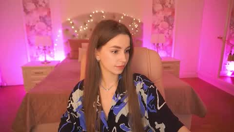 stellahoneywell online show from December 22, 1:47 pm