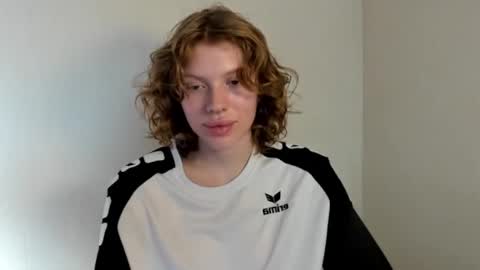 S T E L L A online show from November 4, 9:47 am