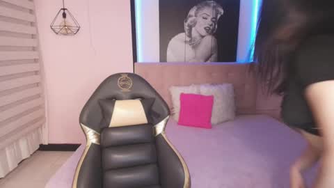 stephany_rodriguez_ online show from February 25, 1:10 pm