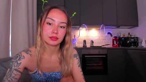 Tati and Lola online show from November 12, 12:03 pm