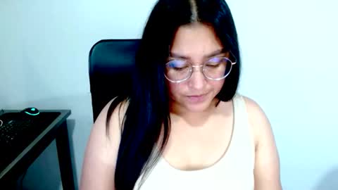 strawlux online show from March 10, 5:55 am