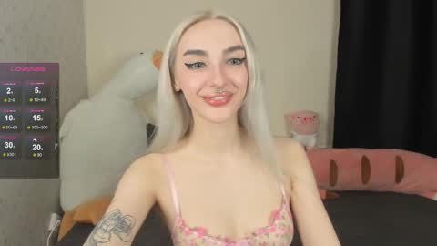 Chloe online show from October 24, 3:19 pm