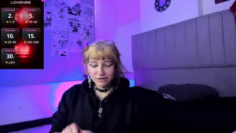 Snapshot of sukifuyu__ chatting on December 4, 12:25 pm    online show from December 4, 12:25 pm