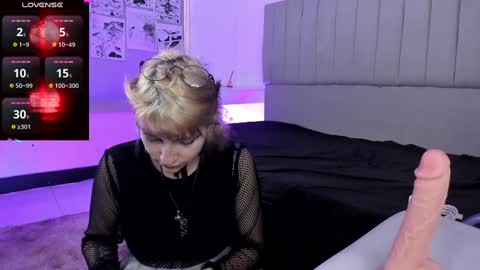 Snapshot of sukifuyu__ chatting on December 14, 12:44 pm    online show from December 14, 12:44 pm