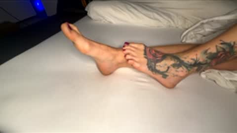 Sunleon only feets online show from December 15, 7:30 pm