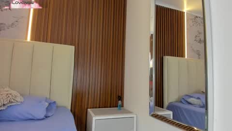  S U N N Y online show from November 21, 2:52 pm