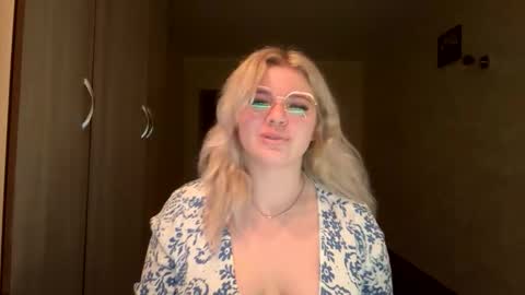 sunshinyflash online show from November 11, 5:10 pm