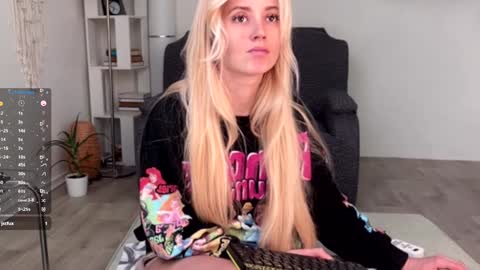 Snapshot of super_peach_stream chatting on January 18, 2:12 pm ANNApvt open full info in bio online show from January 18, 2:12 pm