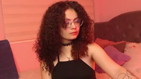 Snapshot of susan_bluee chatting on December 11, 12:55 pm Susan online show from December 11, 12:55 pm