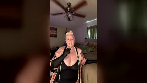 swazy89 online show from December 15, 2:33 pm