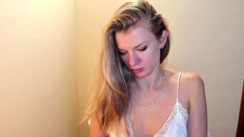 Snapshot of sweet_angel_a chatting on December 15, 1:13 am Ann - your sweet girl online show from December 15, 1:13 am