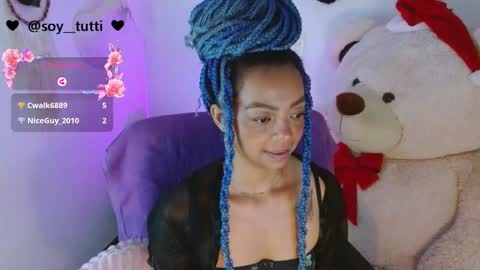 Snapshot of sweet_bluee chatting on December 22, 12:49 pm Tutti online show from December 22, 12:49 pm