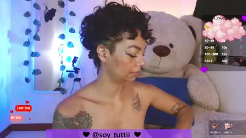 Snapshot of sweet_bluee chatting on February 23, 12:04 am Tutti online show from February 23, 12:04 am