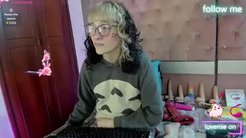  emmili  online show from February 25, 12:37 pm