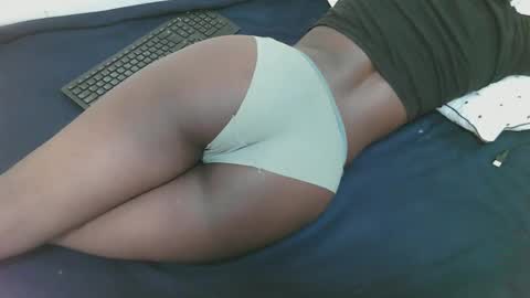 sweet_larra online show from November 4, 7:46 am