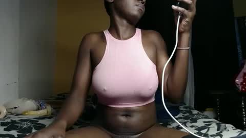 ellanah Tracie online show from January 21, 1:22 pm