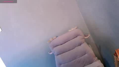 Leah online show from December 8, 1:14 pm