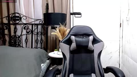 Leah online show from November 6, 7:36 am