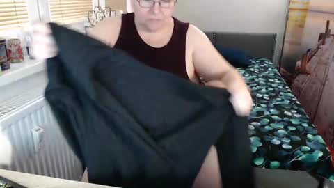 Sweetboobs85h online show from December 22, 11:35 am