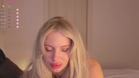 Snapshot of sweetcherryblonde chatting on October 22, 8:30 am Barbie online show from October 22, 8:30 am