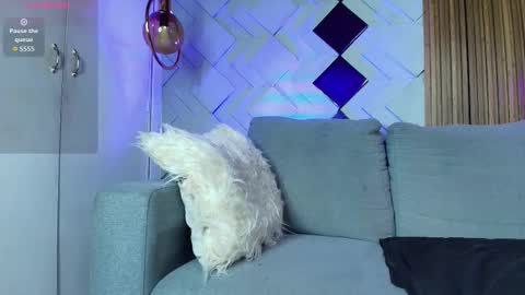 Snapshot of sweetie_foxxxx chatting on October 22, 11:04 am violeta online show from October 22, 11:04 am
