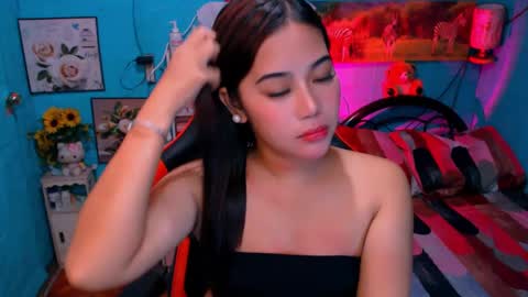 Nicole online show from December 9, 4:05 pm