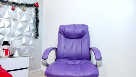 Lauren online show from November 21, 6:04 am