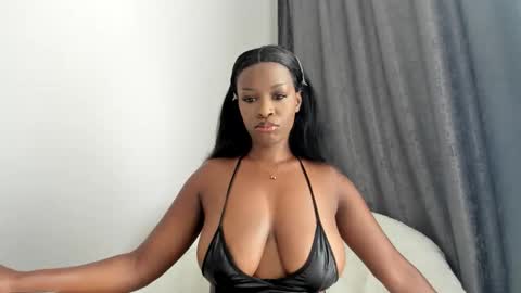 sweetlipsy online show from February 18, 5:17 am