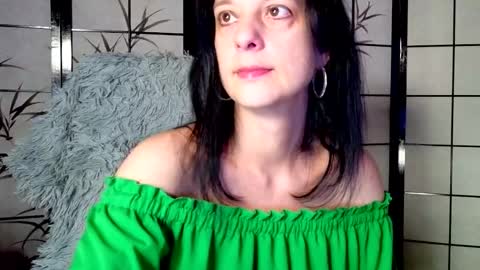 Snapshot of sweetlonglips_ chatting on October 24, 4:30 am JenJenny online show from October 24, 4:30 am