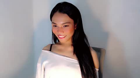 Snapshot of sweetmorena_xox chatting on October 19, 12:51 pm Nia online show from October 19, 12:51 pm