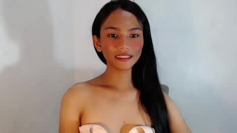 Snapshot of sweetmorena_xox chatting on October 20, 12:52 pm Nia online show from October 20, 12:52 pm