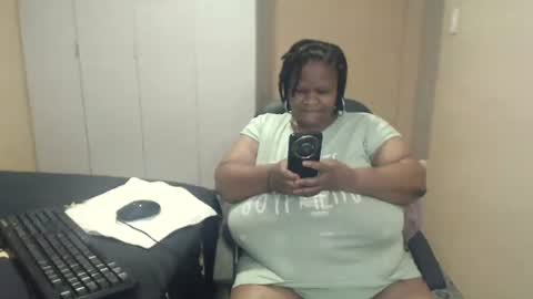 sweetnoziexxx online show from October 12, 8:39 am