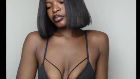 Snapshot of sweetxxboobsx chatting on October 22, 9:47 am sweetxxboobsx online show from October 22, 9:47 am