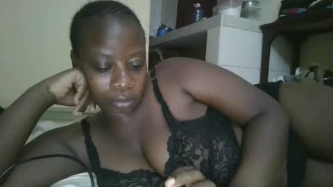 sweetyass25 online show from October 28, 7:52 pm