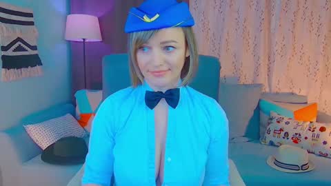 Mia online show from January 12, 1:37 pm