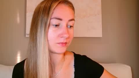  Kira  online show from October 20, 6:05 am